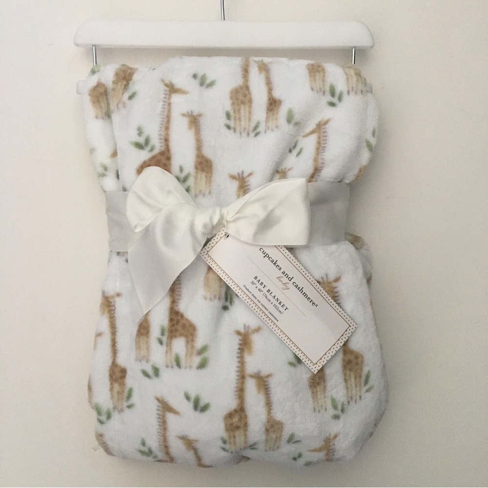 NEW Baby Blanket Cozy Soft Giraffe Theme Green Reverse  Cupcakes & Cashmere